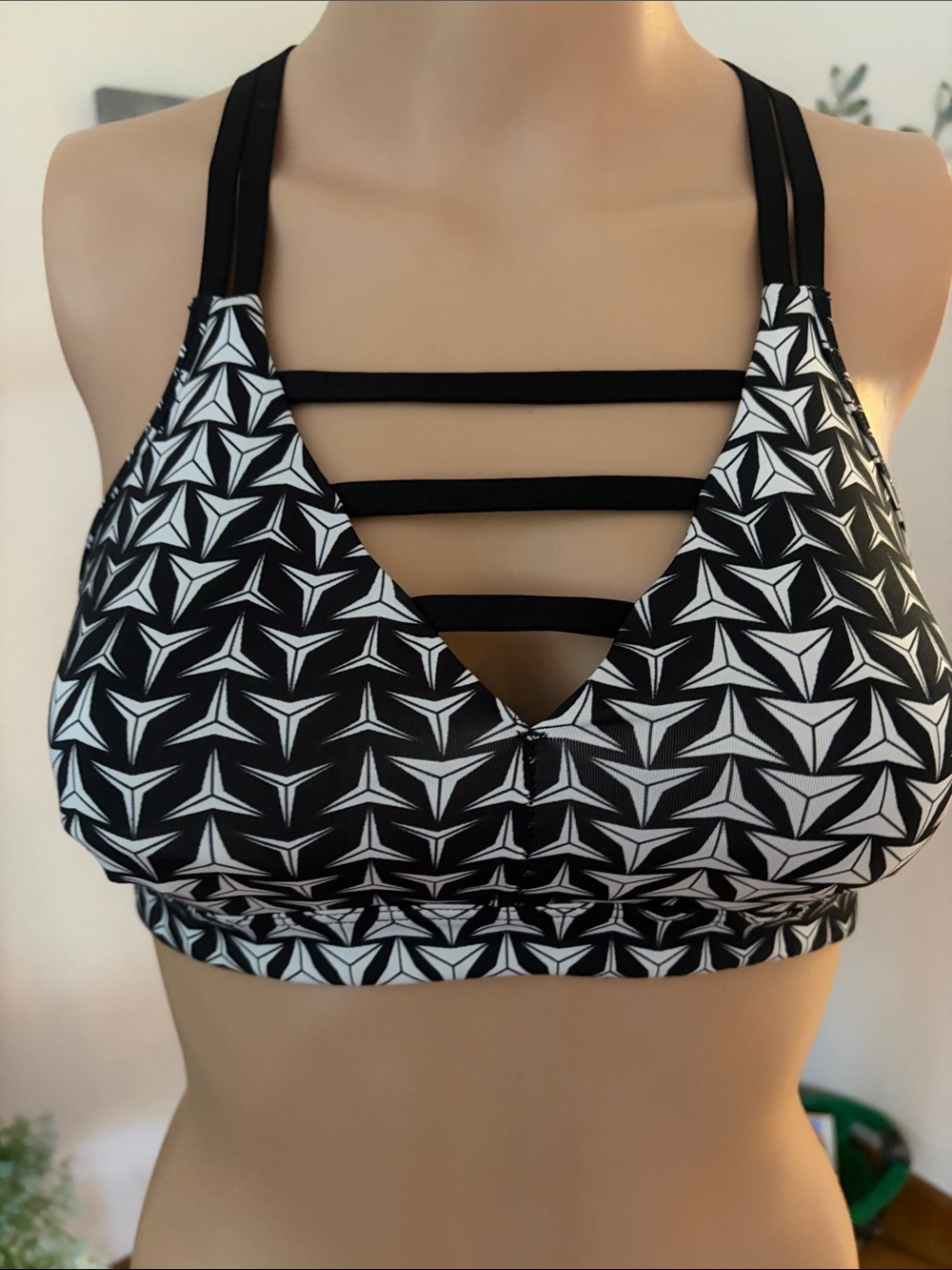 Victoria's Secret Black & White Geometric Strappy Sports Bra